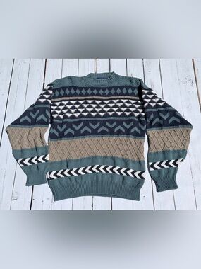 Men’s Crewneck Patterned Knit Sweater in Teal and Tan